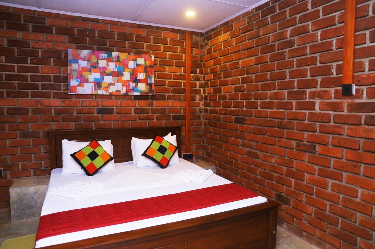 Hotel Click Hiriketiya Dikwella Esterno foto